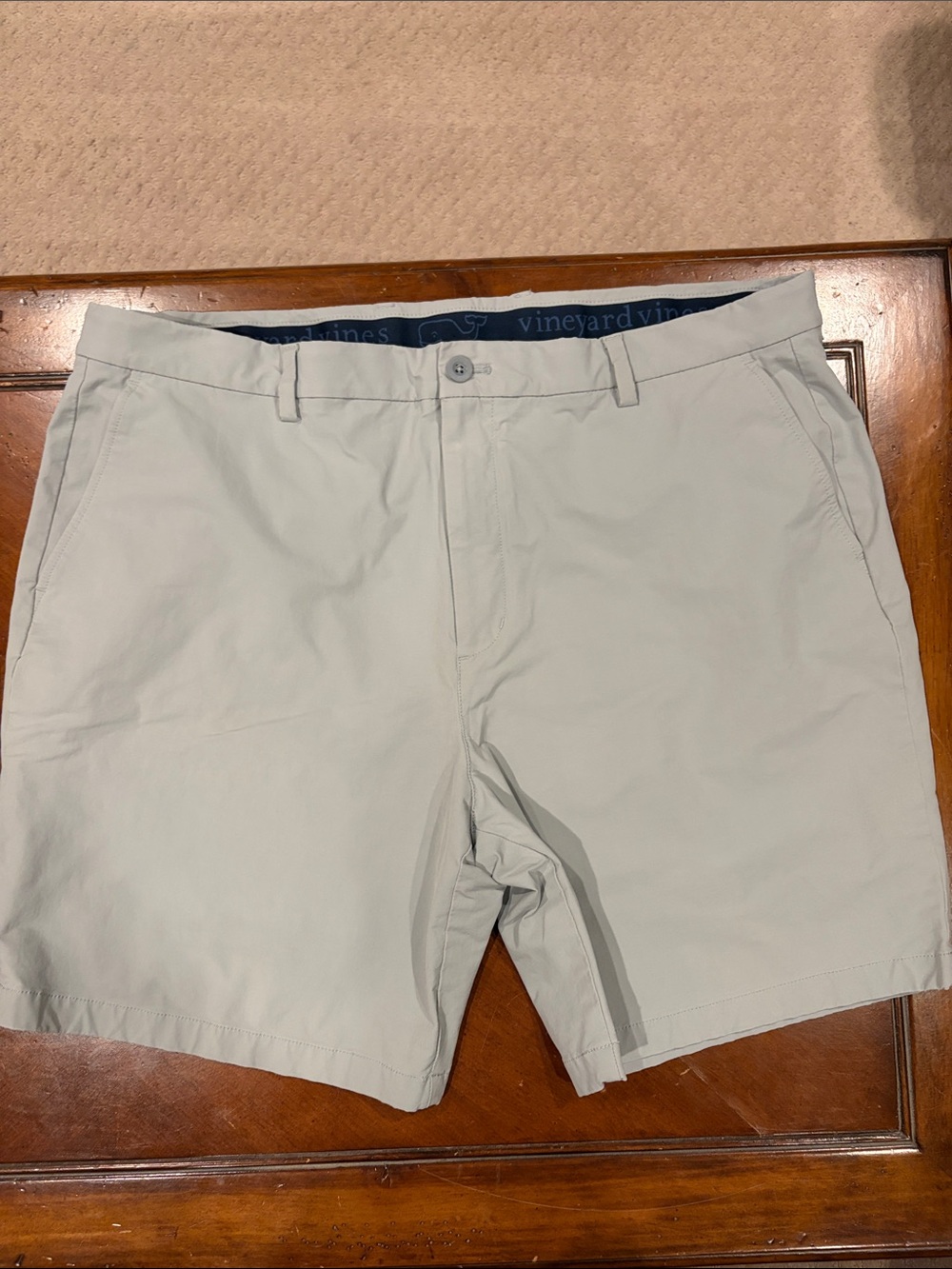 Vineyard Vines Men’s Light Gray Flat-Front Chino Shorts